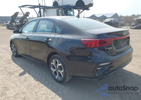 2021 Kia Forte Lxs z USA, uszkodzony, nr VIN 3KPF24AD6ME317419